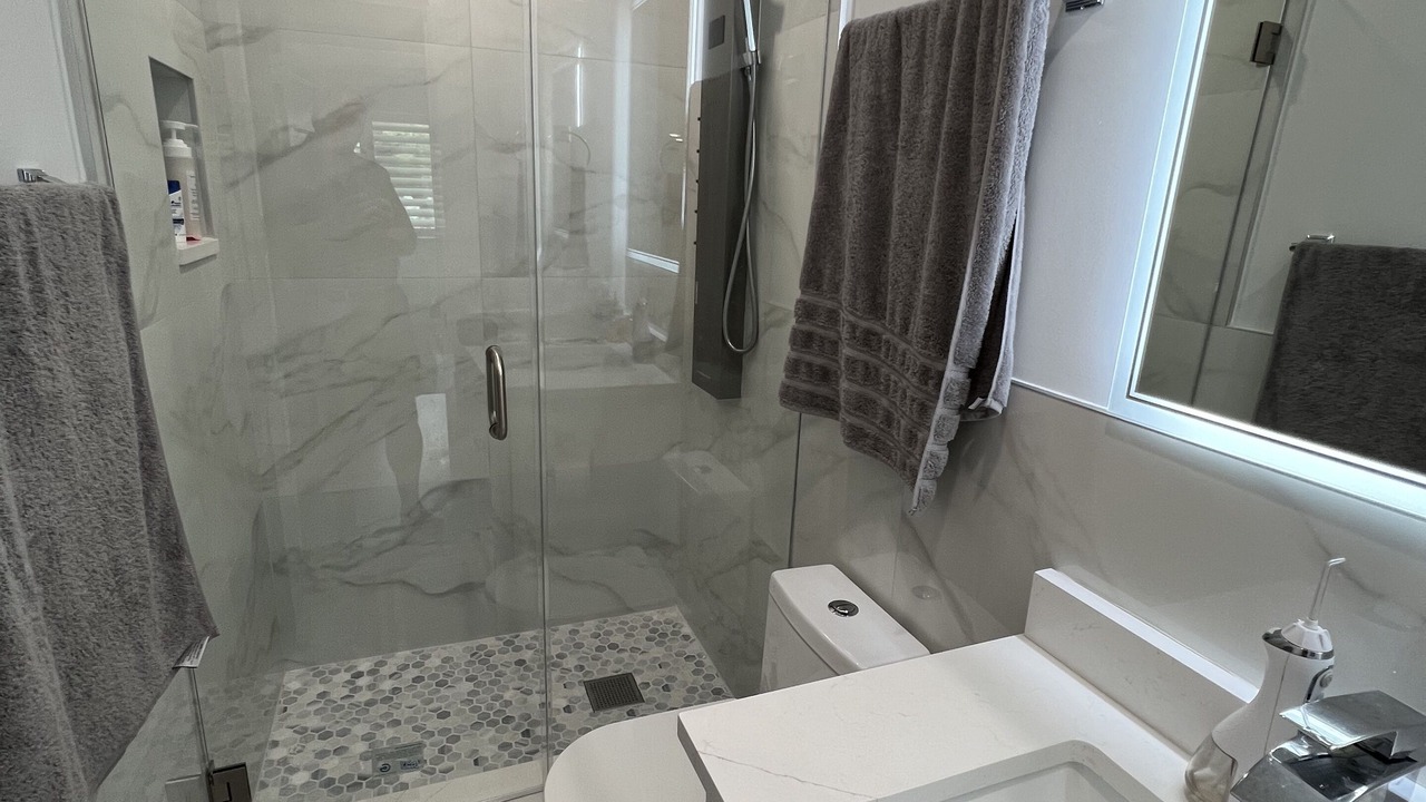 Photo of Bathroom in Garden Isles