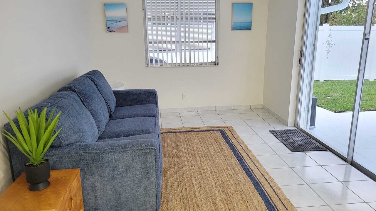 Photo of Livingroom in Imperial Point
