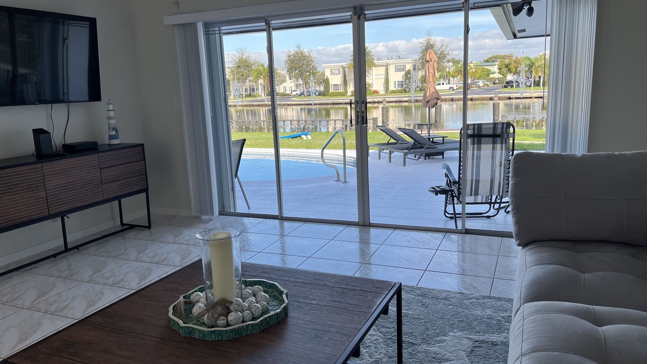 Photo of Livingroom in Imperial Point