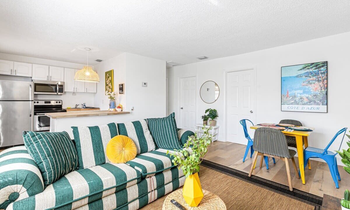 Photo of Livingroom in Sailboat Bend