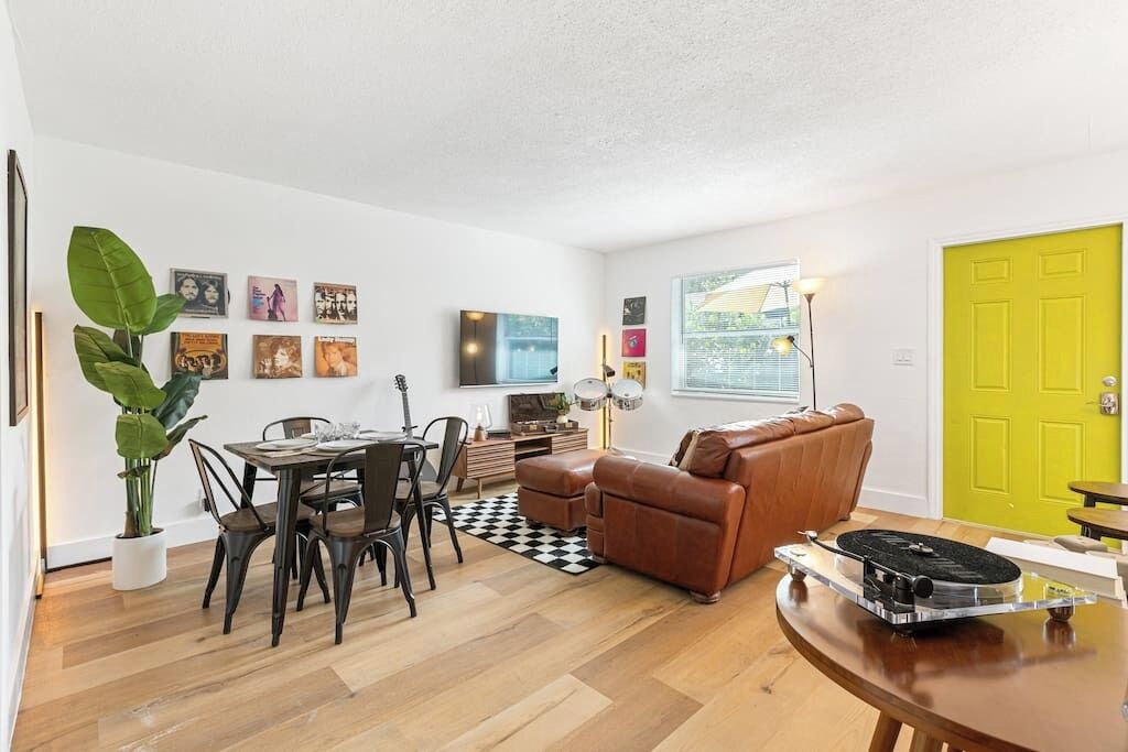 Photo of Livingroom in Sailboat Bend