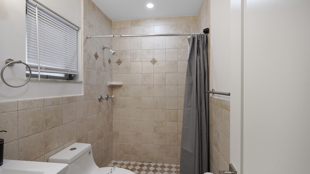 Photo of Bathroom in Harbordale