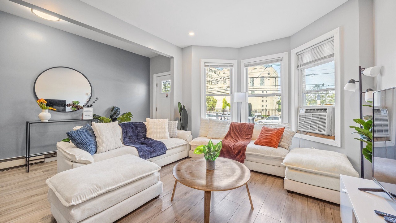 Photo of Livingroom in Forest Hill