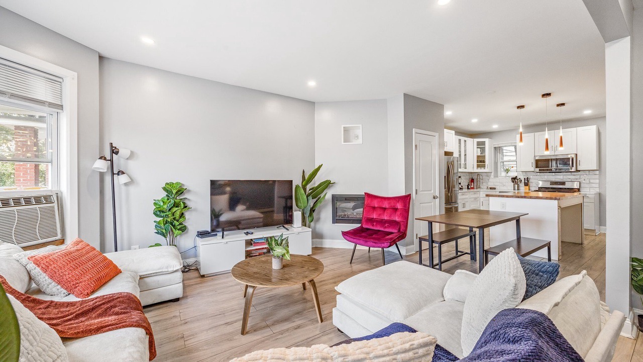 Photo of Livingroom in Forest Hill