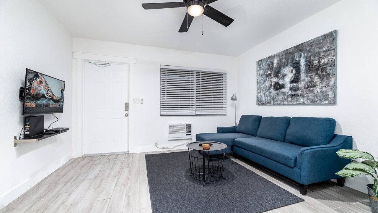 Photo of Livingroom in Middle River Terrace