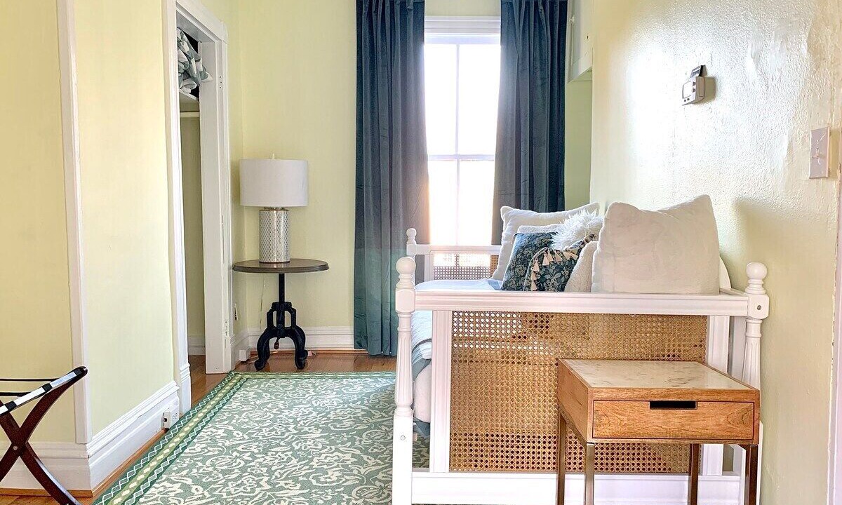 Photo of Livingroom in Martha Jefferson