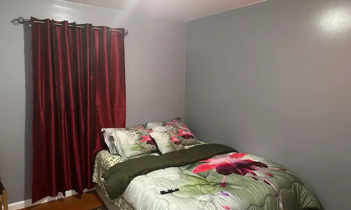 Photo of Bedroom in Newark