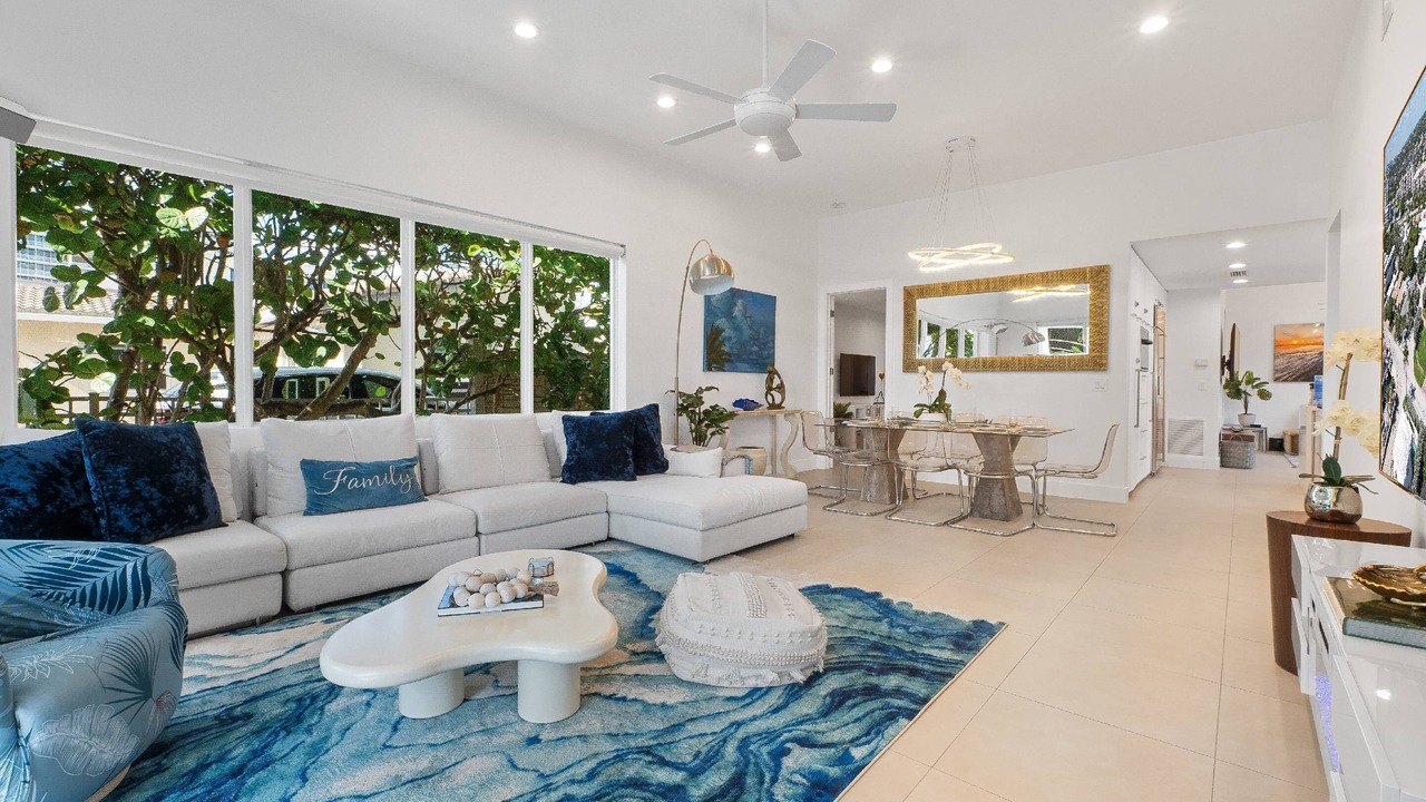 Photo of Livingroom in Lauderdale Beach