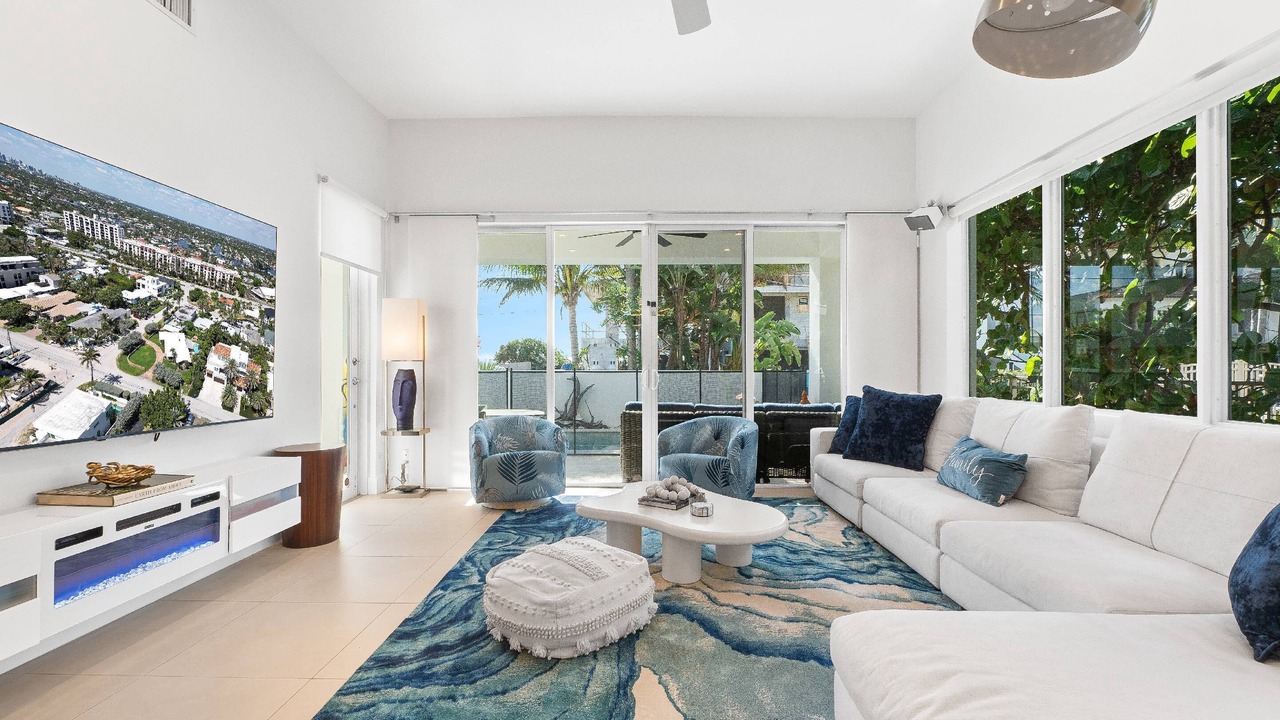 Photo of Livingroom in Lauderdale Beach