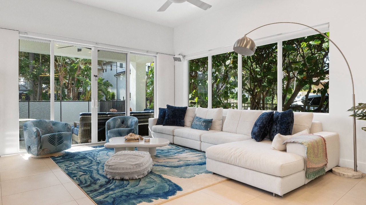 Photo of Livingroom in Lauderdale Beach
