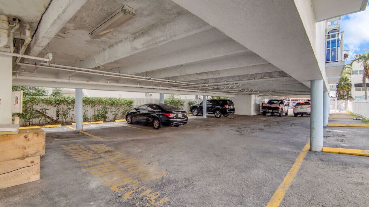 Photo of Outdoor in Flamingo/Lummus