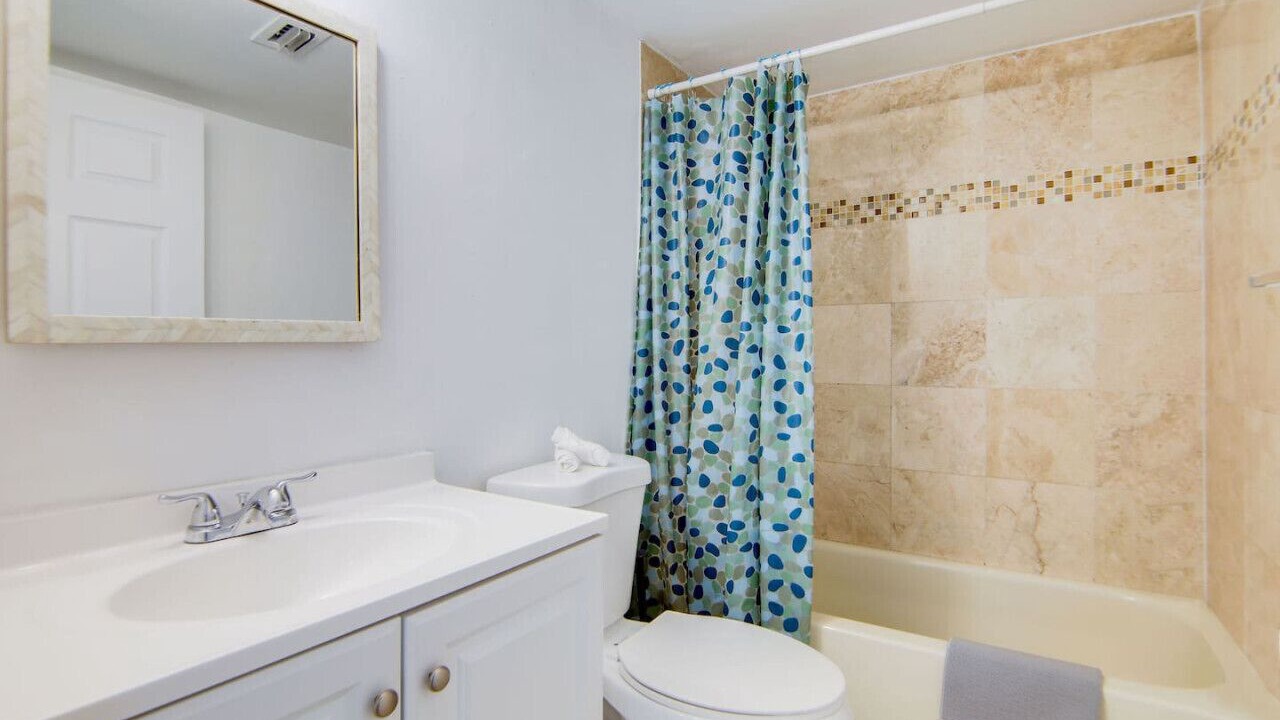 Photo of Bathroom in Flamingo/Lummus