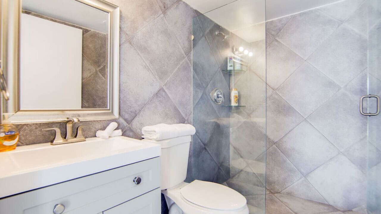 Photo of Bathroom in Flamingo/Lummus