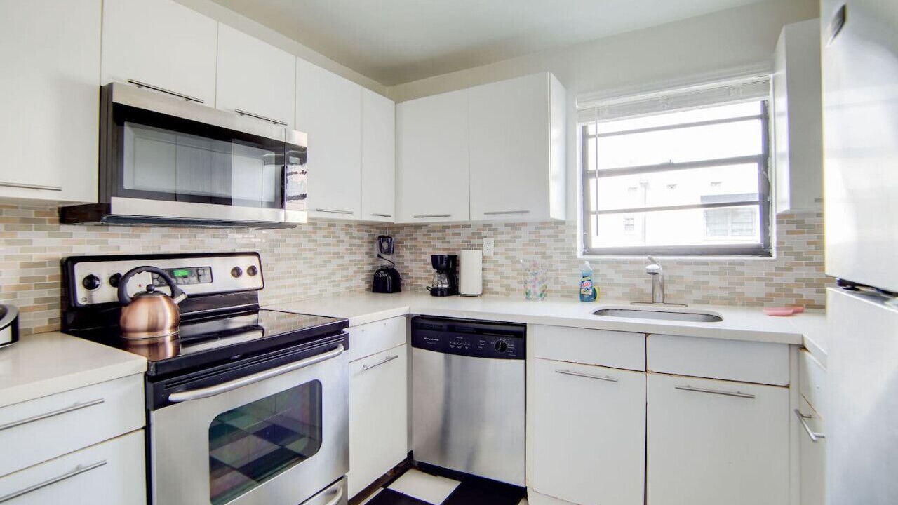 Photo of Kitchen in Flamingo/Lummus