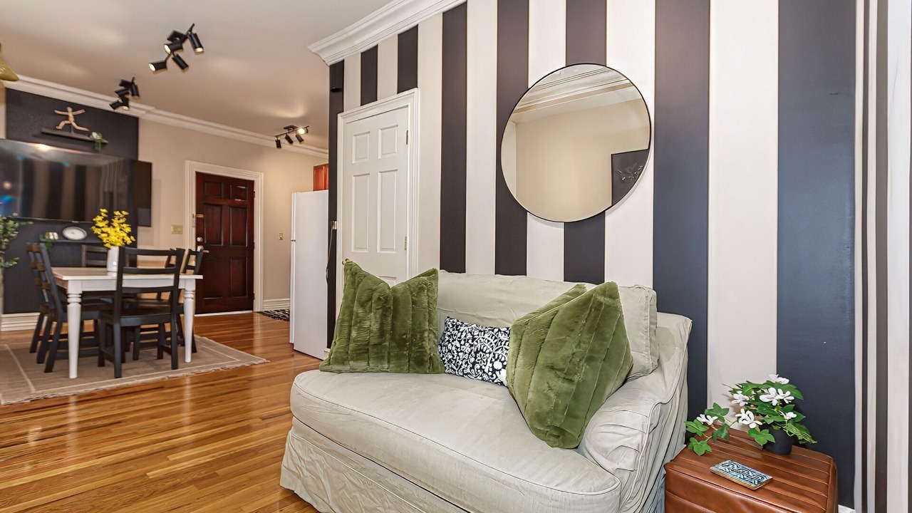 Photo of Livingroom in Forest Hill