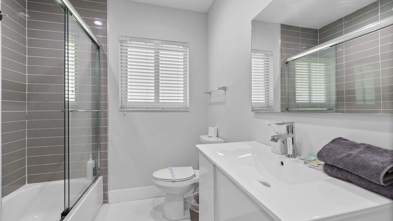 Photo of Bathroom in Golden Glades