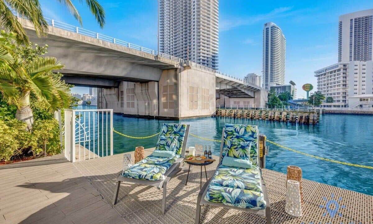 Photo of Outdoor in Hallandale Beach