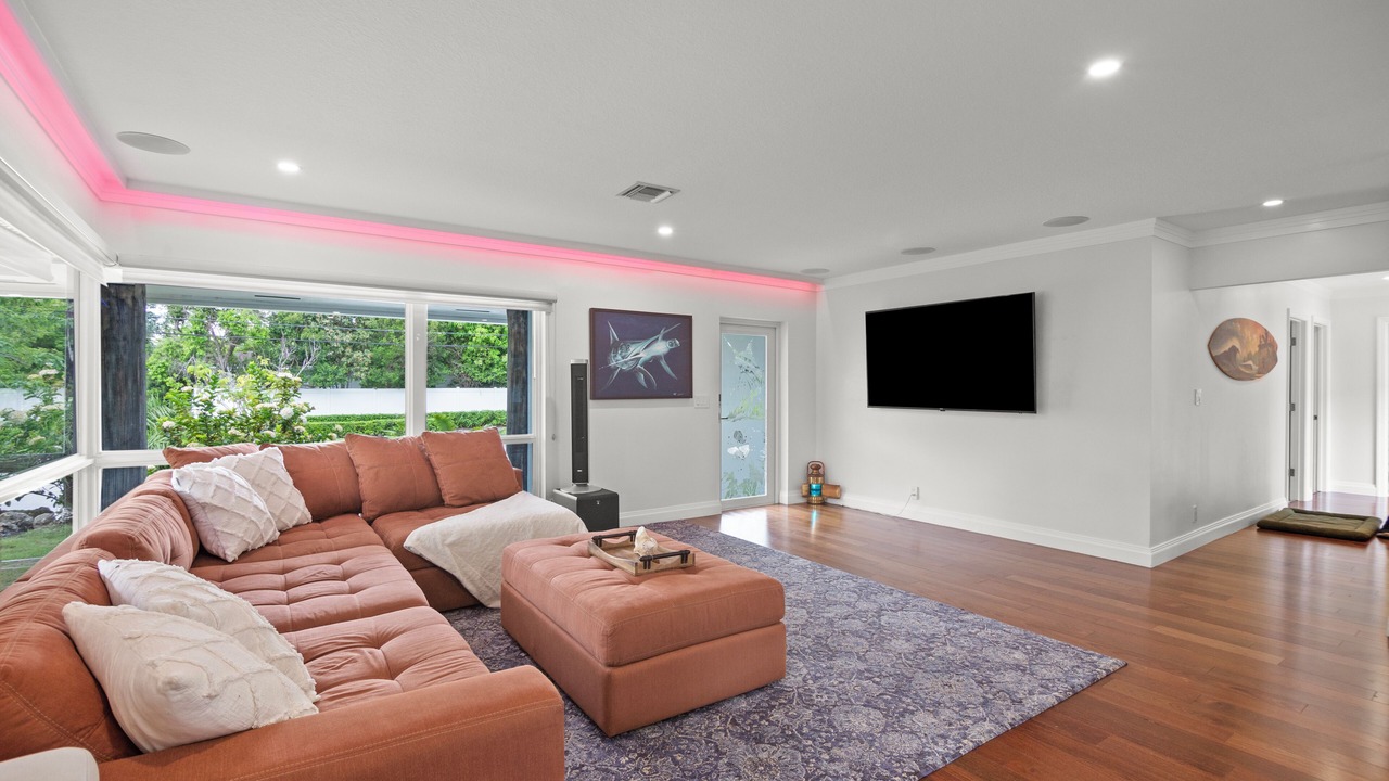 Photo of Livingroom in Harbour Inlet