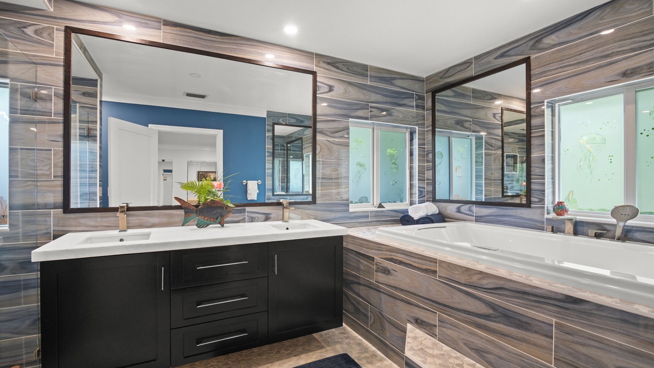 Photo of Bathroom in Harbour Inlet
