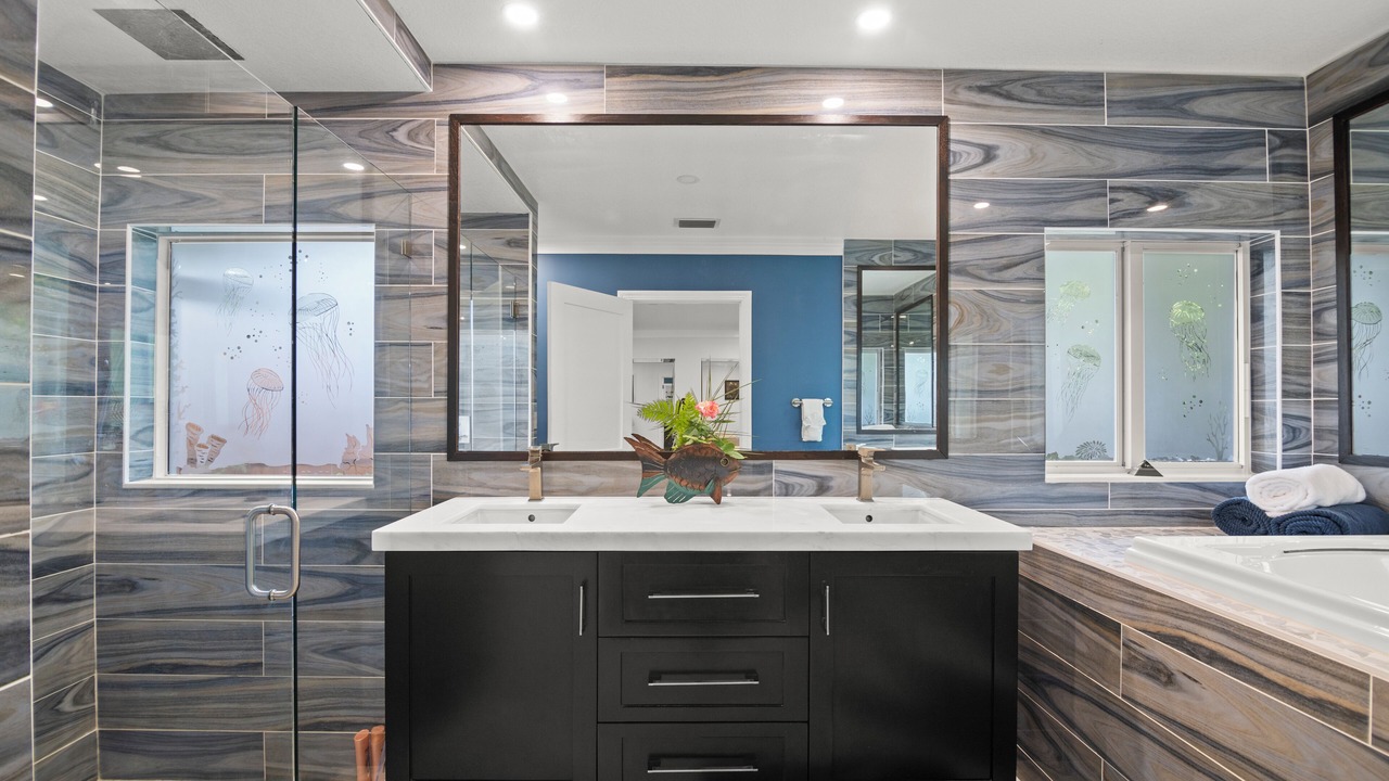 Photo of Bathroom in Harbour Inlet