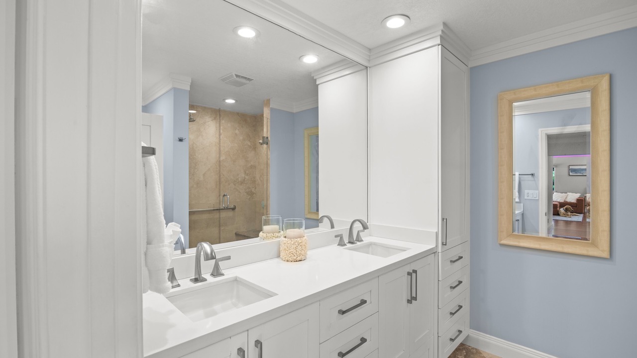 Photo of Bathroom in Harbour Inlet