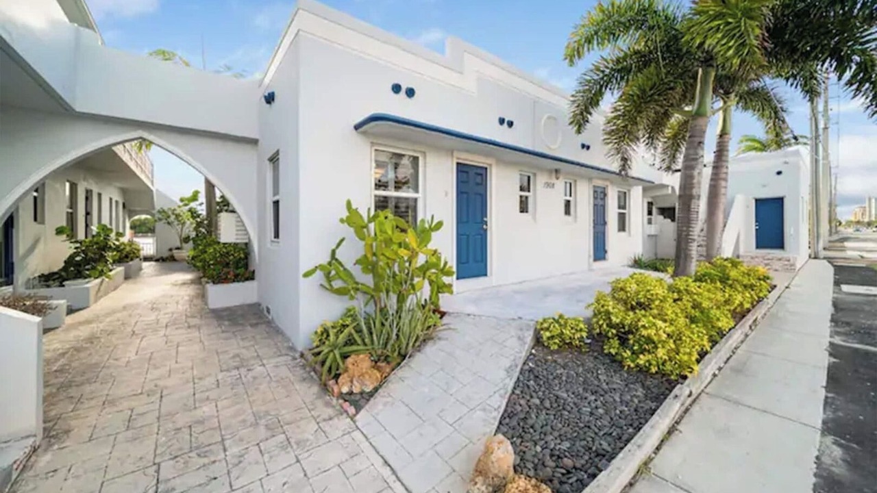 Photo of Outdoor in Hollywood Lakes