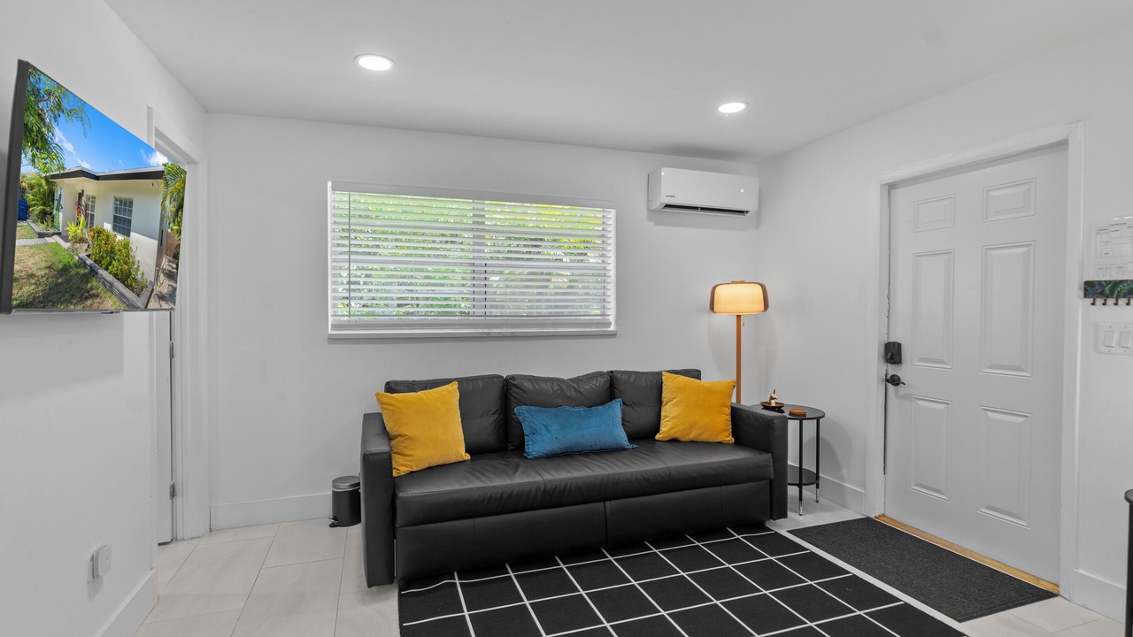 Photo of Livingroom in Central Fort Lauderdale
