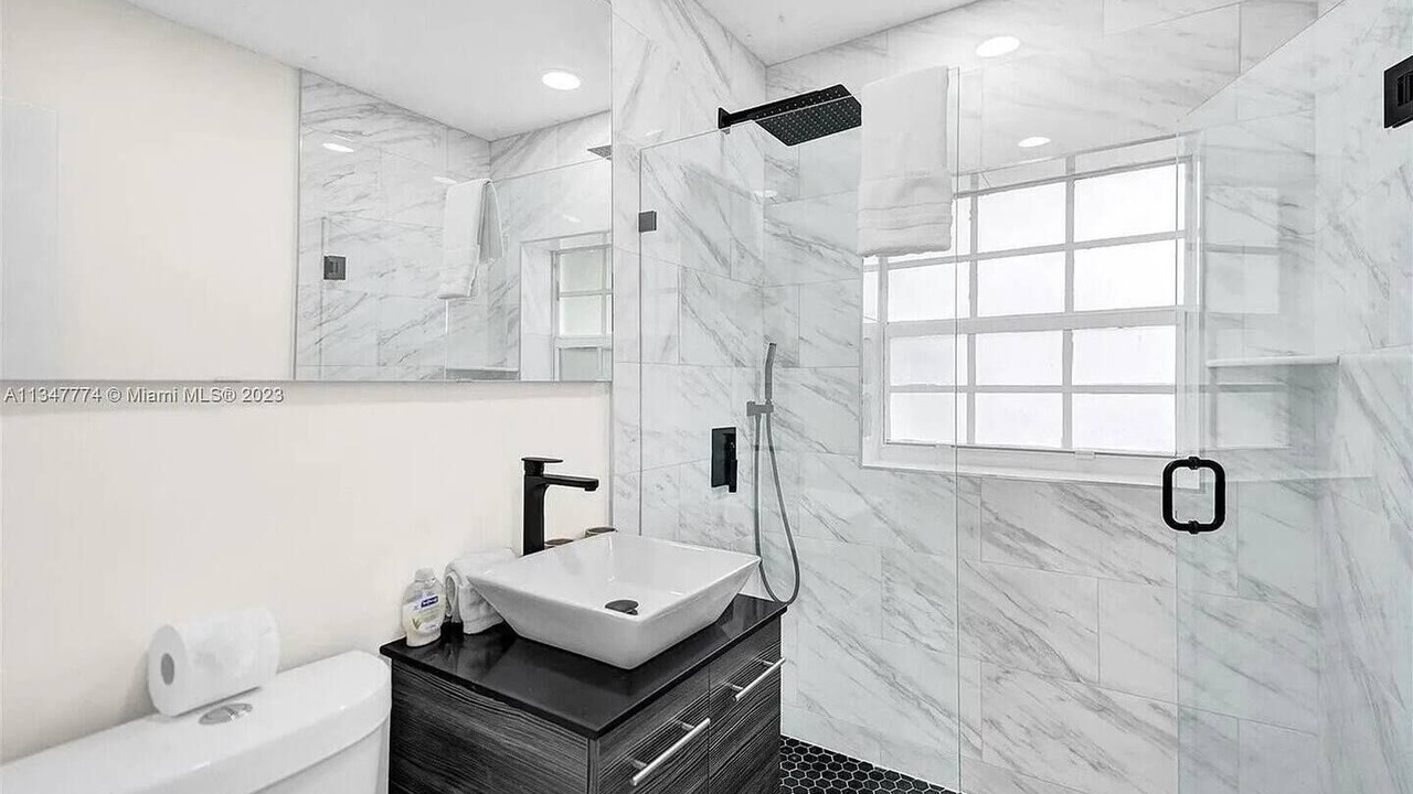Photo of Bathroom in Central Fort Lauderdale
