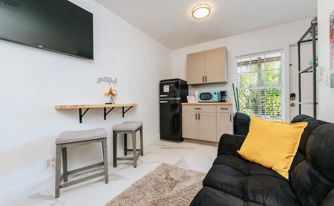 Photo of Livingroom in Santa Barbara Estates