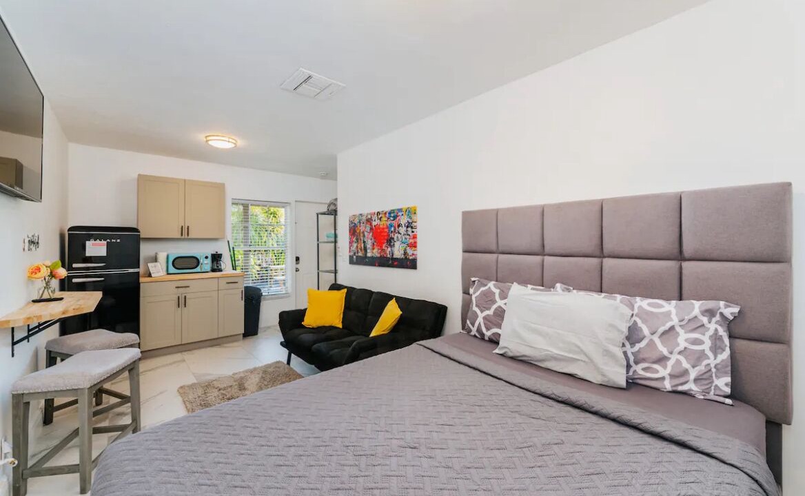 Photo of Bedroom in Santa Barbara Estates
