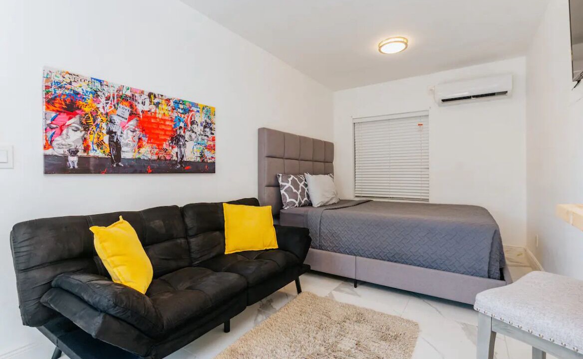 Photo of Bedroom in Santa Barbara Estates