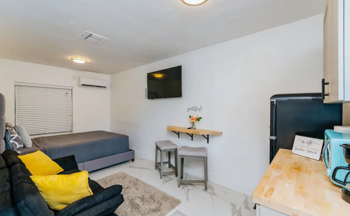 Photo of Bedroom in Santa Barbara Estates