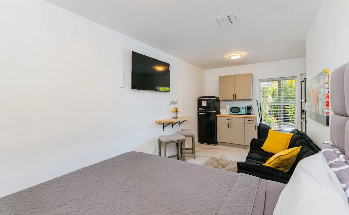 Photo of Bedroom in Santa Barbara Estates