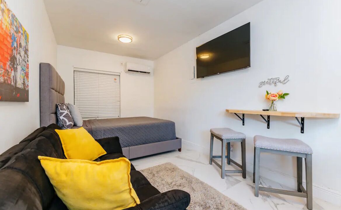 Photo of Bedroom in Santa Barbara Estates