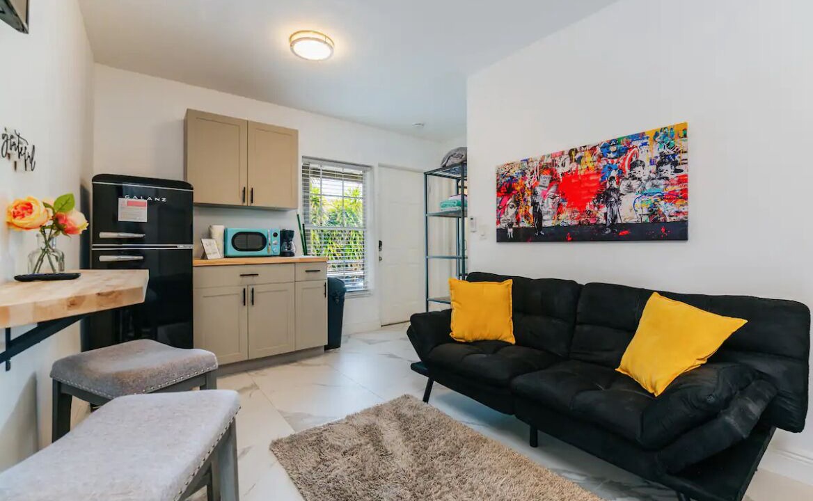 Photo of Livingroom in Santa Barbara Estates