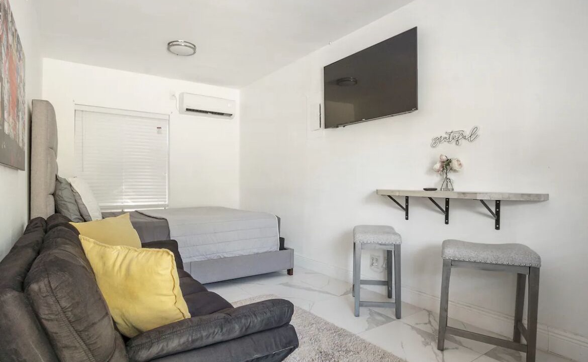 Photo of Bedroom in Santa Barbara Estates