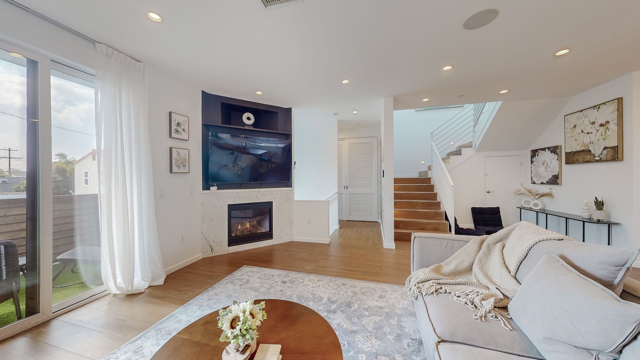 Photo of Livingroom in Pico - Robertson