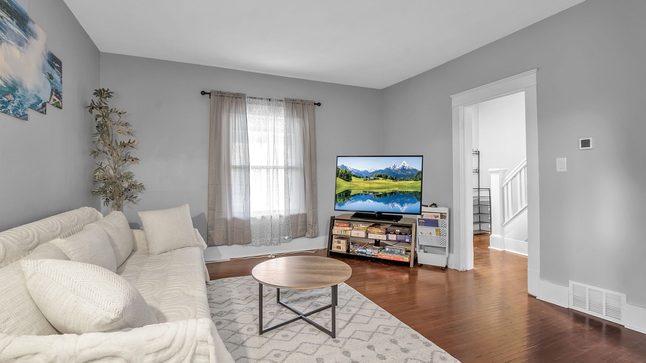Photo of Livingroom in Downtown Niagara Falls