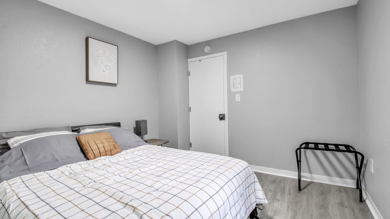 Photo of Bedroom in Downtown Niagara Falls