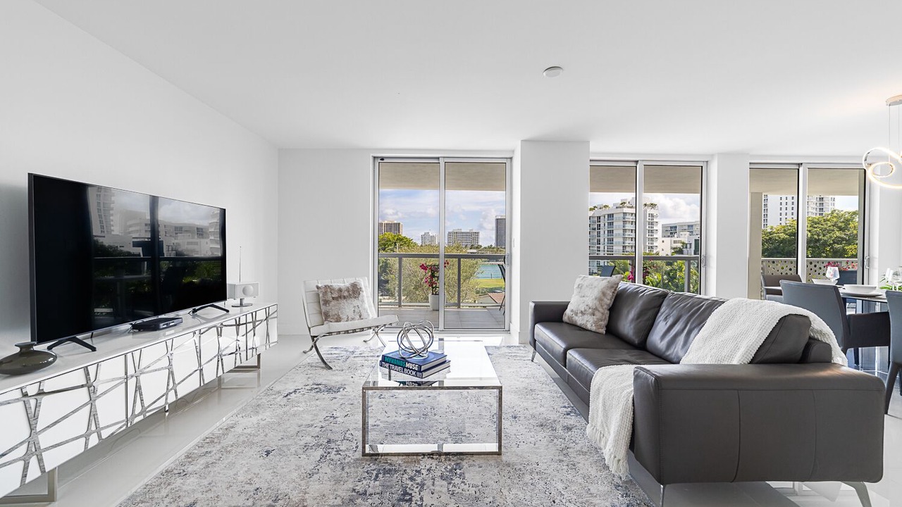 Photo of Livingroom in Bay Harbor Islands