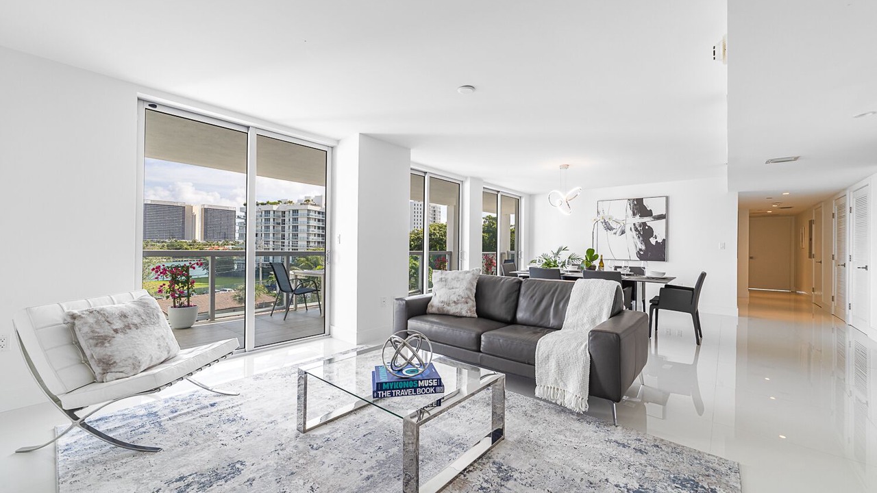 Photo of Livingroom in Bay Harbor Islands