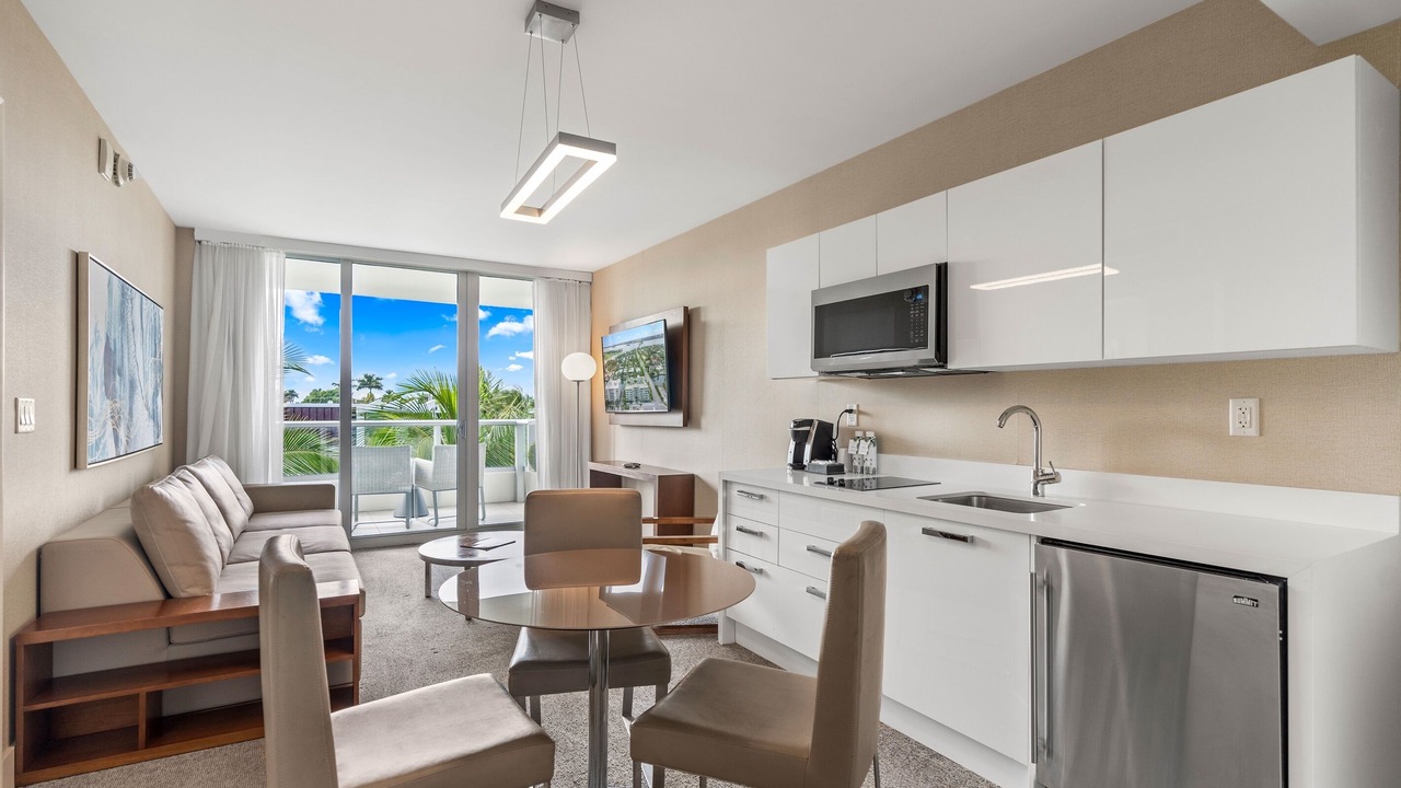 Photo of Livingroom in Bay Harbor Islands