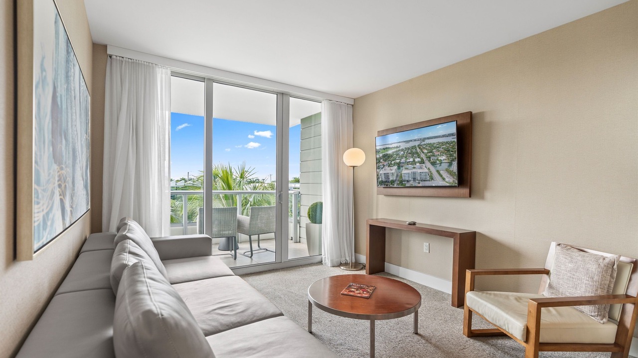 Photo of Livingroom in Bay Harbor Islands
