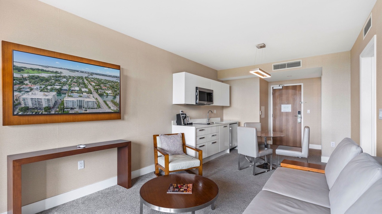 Photo of Livingroom in Bay Harbor Islands