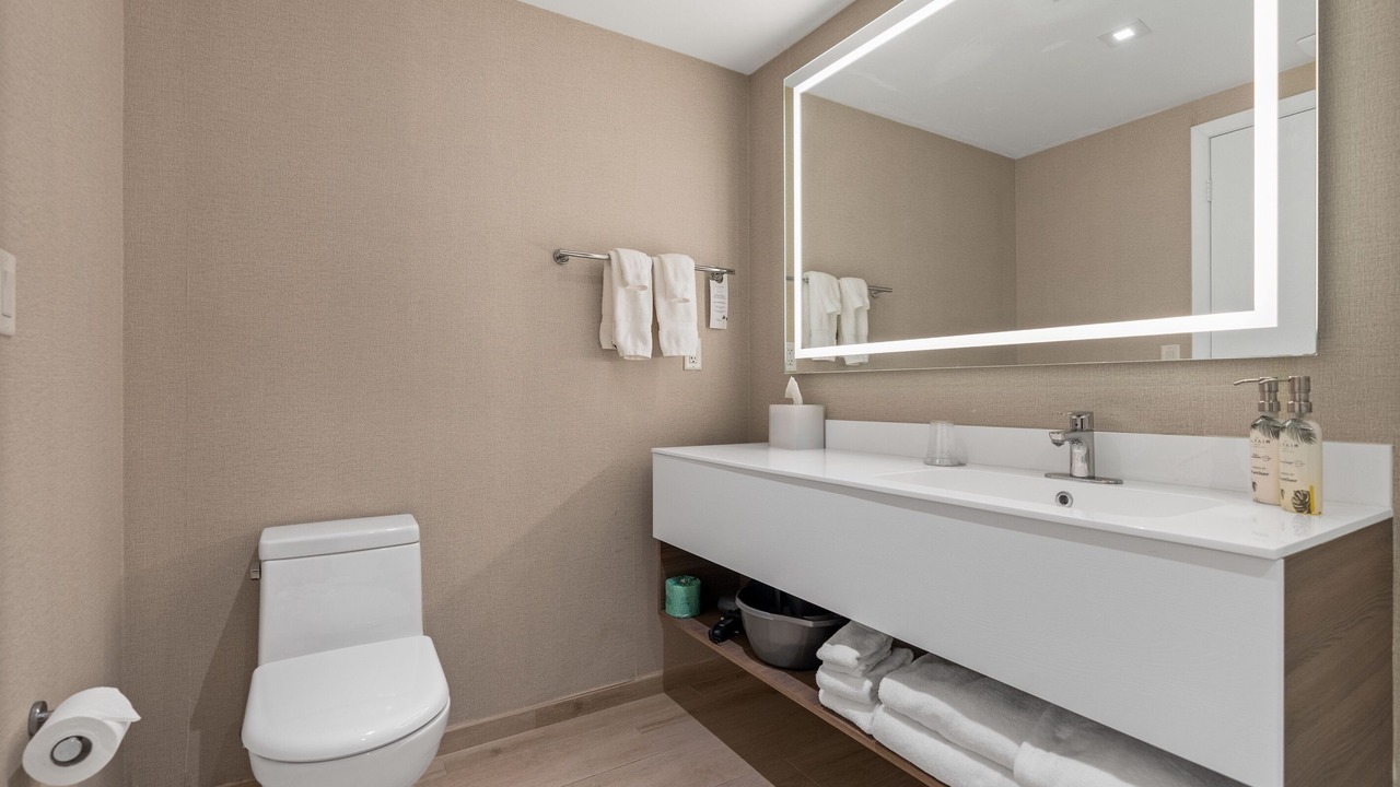 Photo of Bathroom in Bay Harbor Islands
