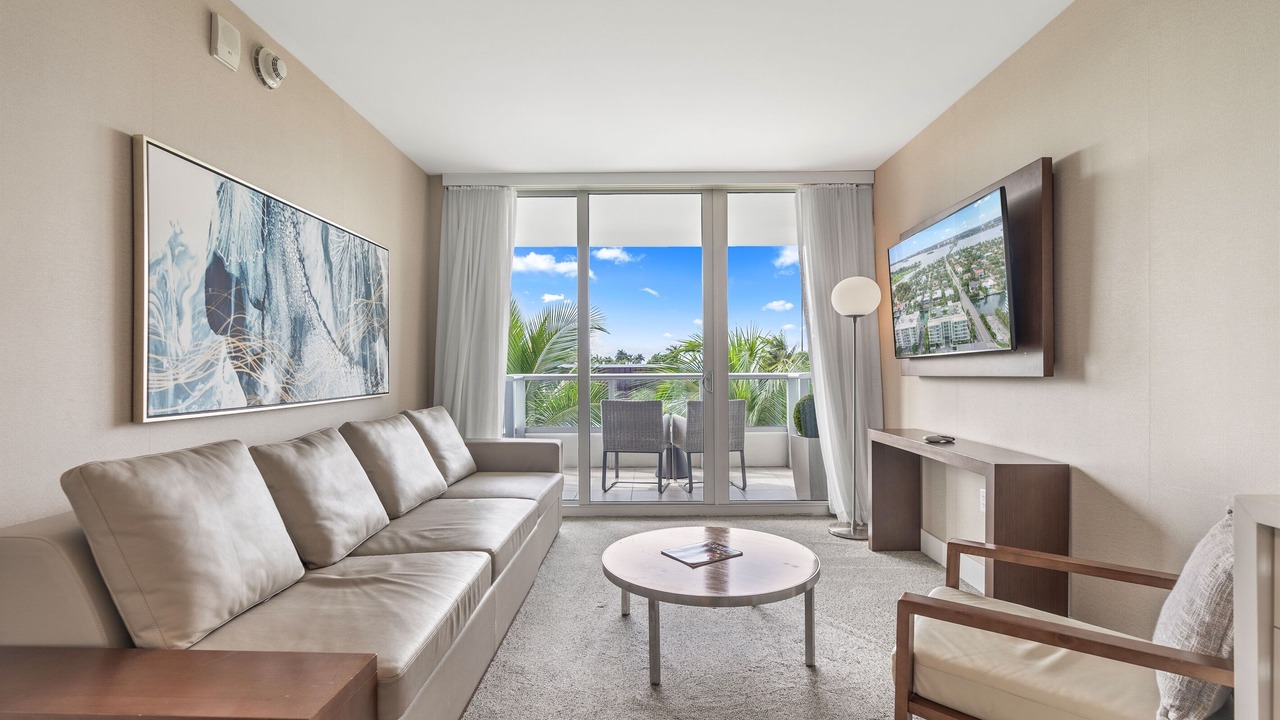 Photo of Livingroom in Bay Harbor Islands