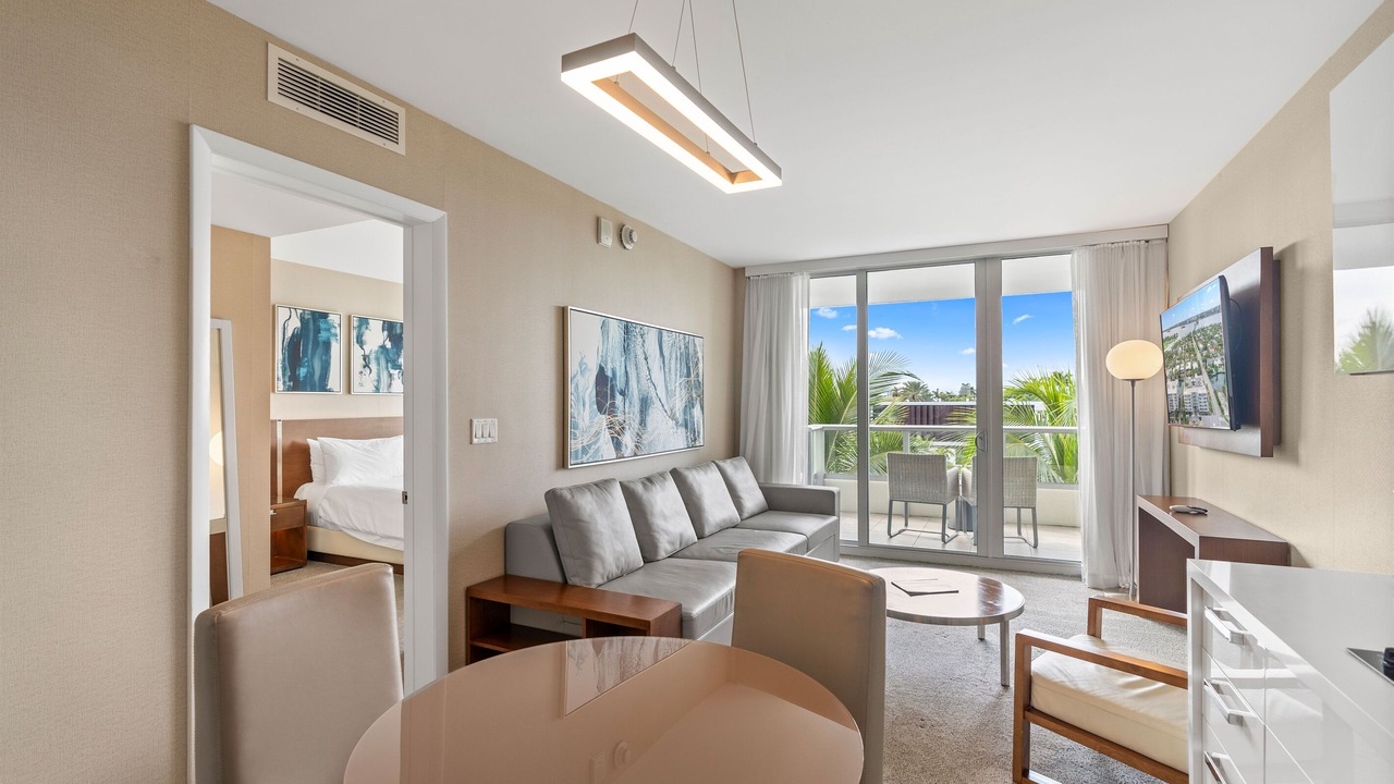 Photo of Livingroom in Bay Harbor Islands