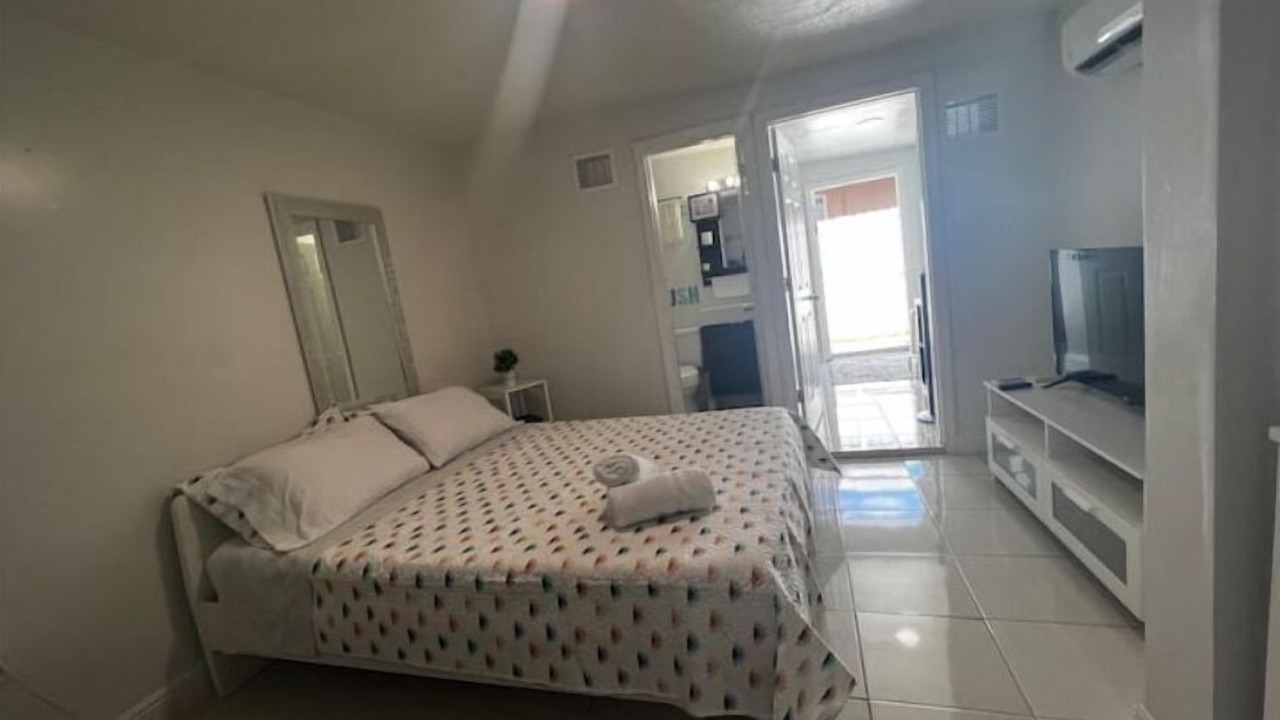 Photo of Bedroom in Hialeah