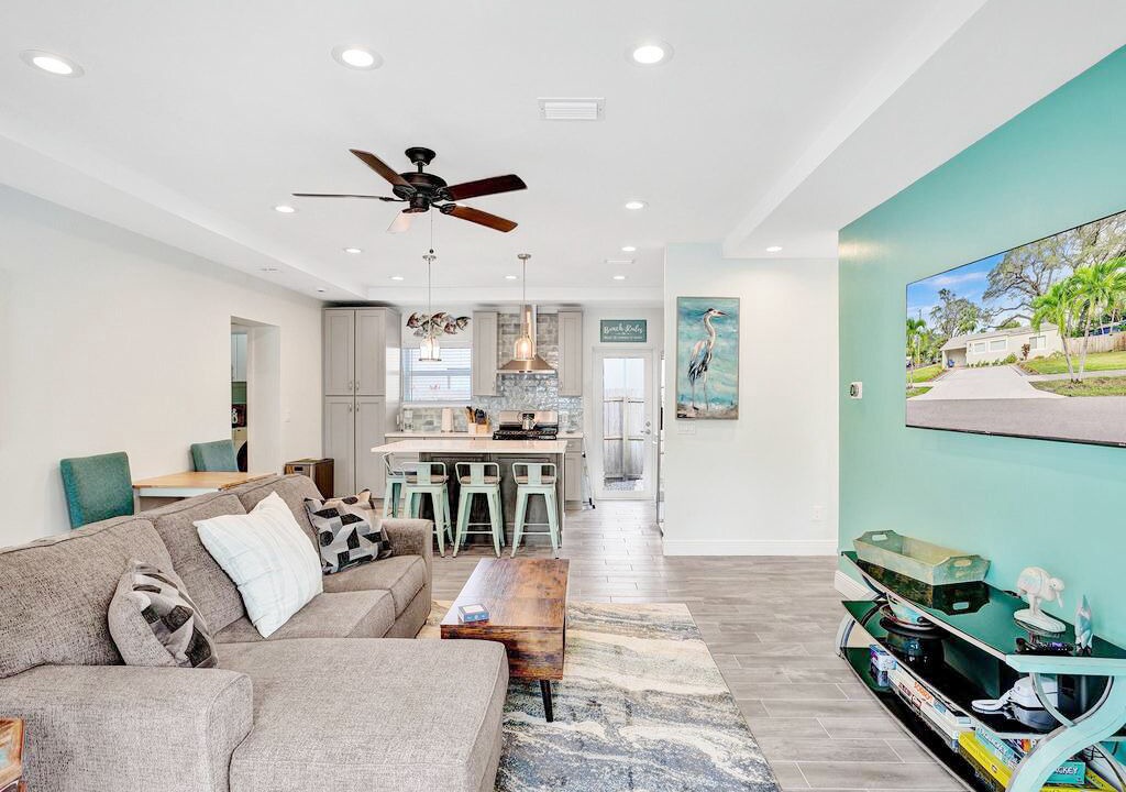 Photo of Livingroom in River Oaks