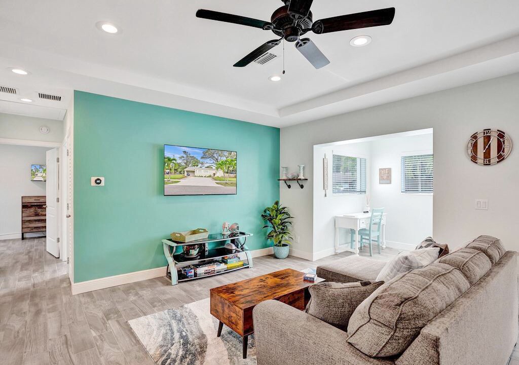 Photo of Livingroom in River Oaks